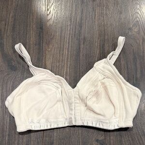Best form Women's white Bra size 38C 9:11